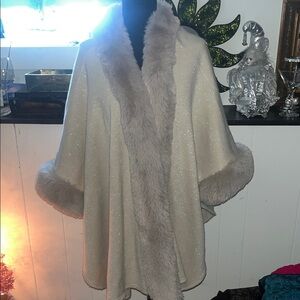 Sioni Elegant Beige Fur-Trimmed Cape